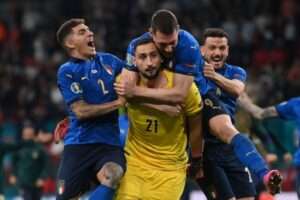 Football: Italy goalkeeper Donnarumma joins PSG, Football News & Top Stories